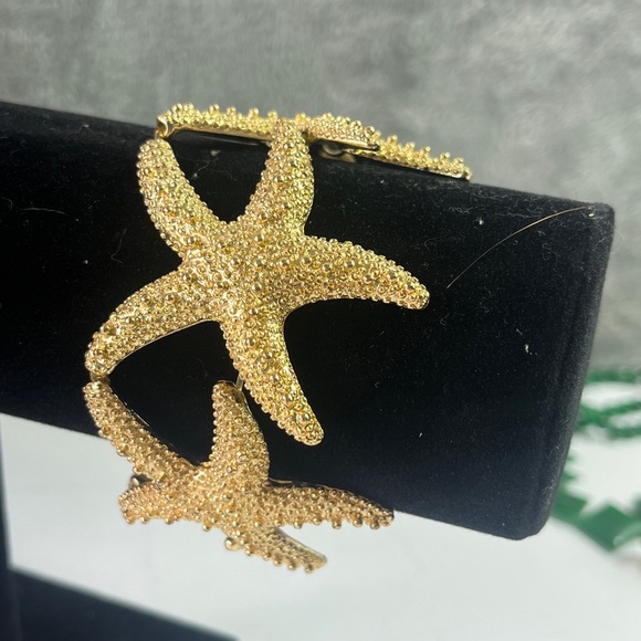 Starfish Gold Tone Bracelet Textured Stretch Wide Chunky Unique Statement Piece - Picture 2 of 5